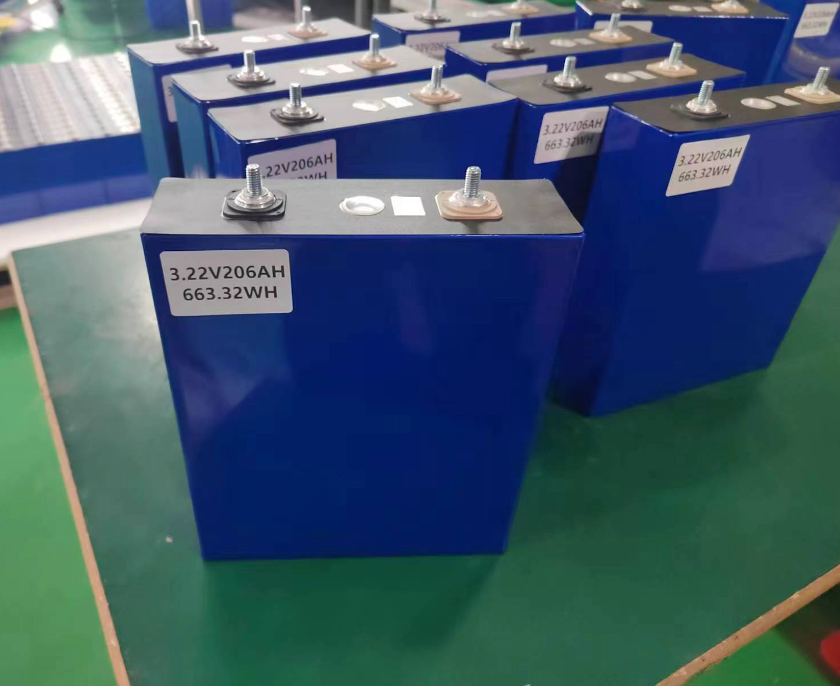 Terminal Details 3.2V 206Ah Lithium Iron Phosphate Battery Cell